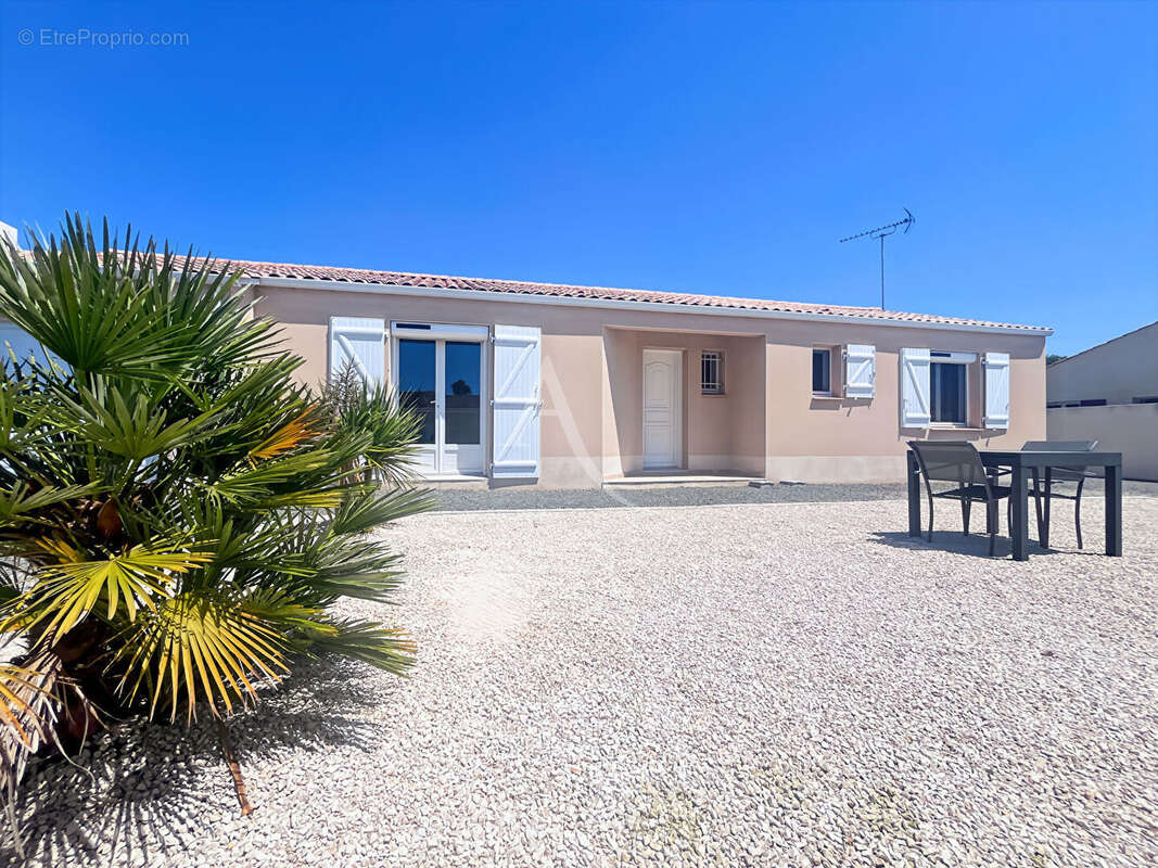 Maison familiale parfaitement entretenue avec extension récente, jardin d'hiver et terrain clos de 1 180 m² - photo 2