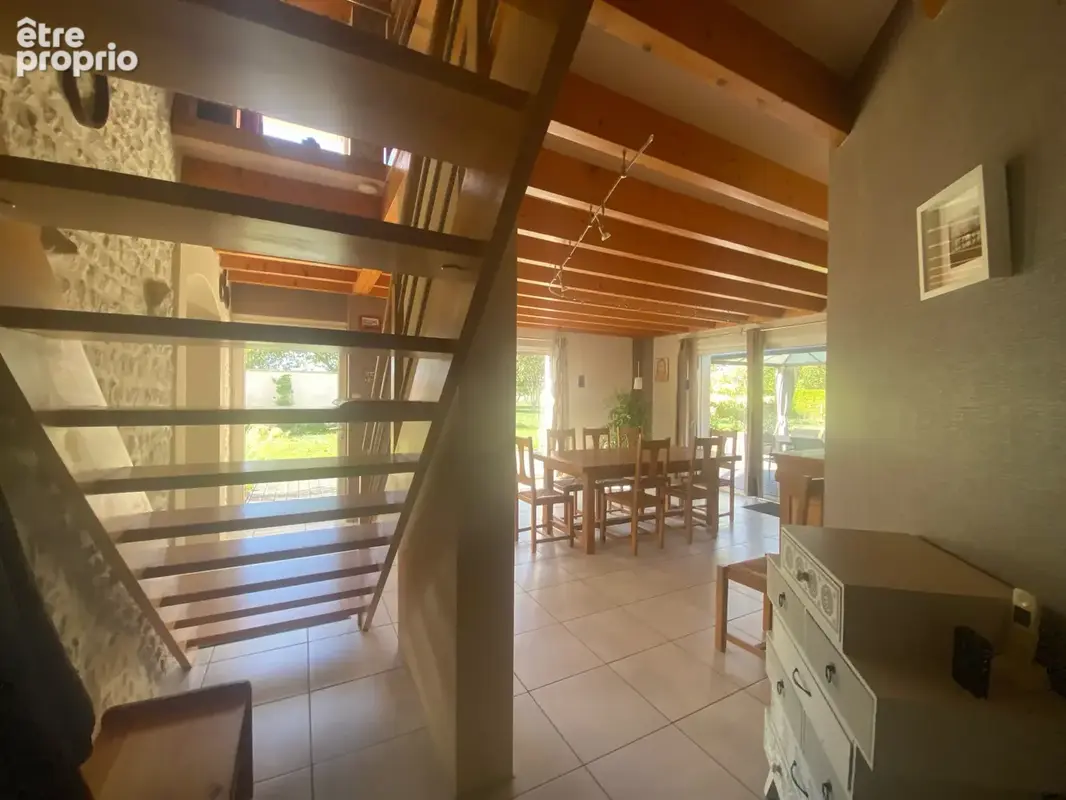 Maison en pierres à étage, 2 pièces de vie salon/salle à manger, 4 chambres, terrasses, jardin et nombreuses d - photo 6