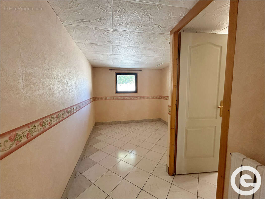 Saint-Clément   Maison 156m2 divisée en 2 appartements indépendants avec potentiel de création d'un 3ᵉ logemen - photo 6