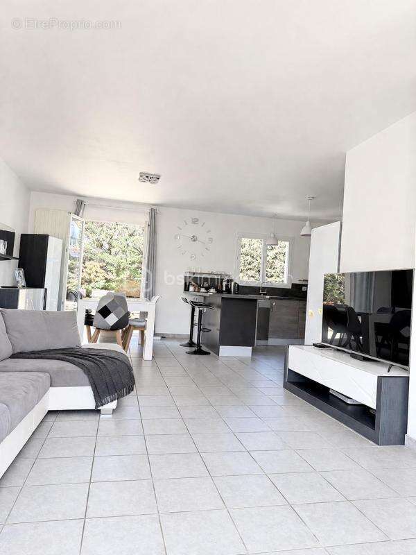 Vaugneray - maison familiale type 5 avec terrain 475 M2 - photo 2