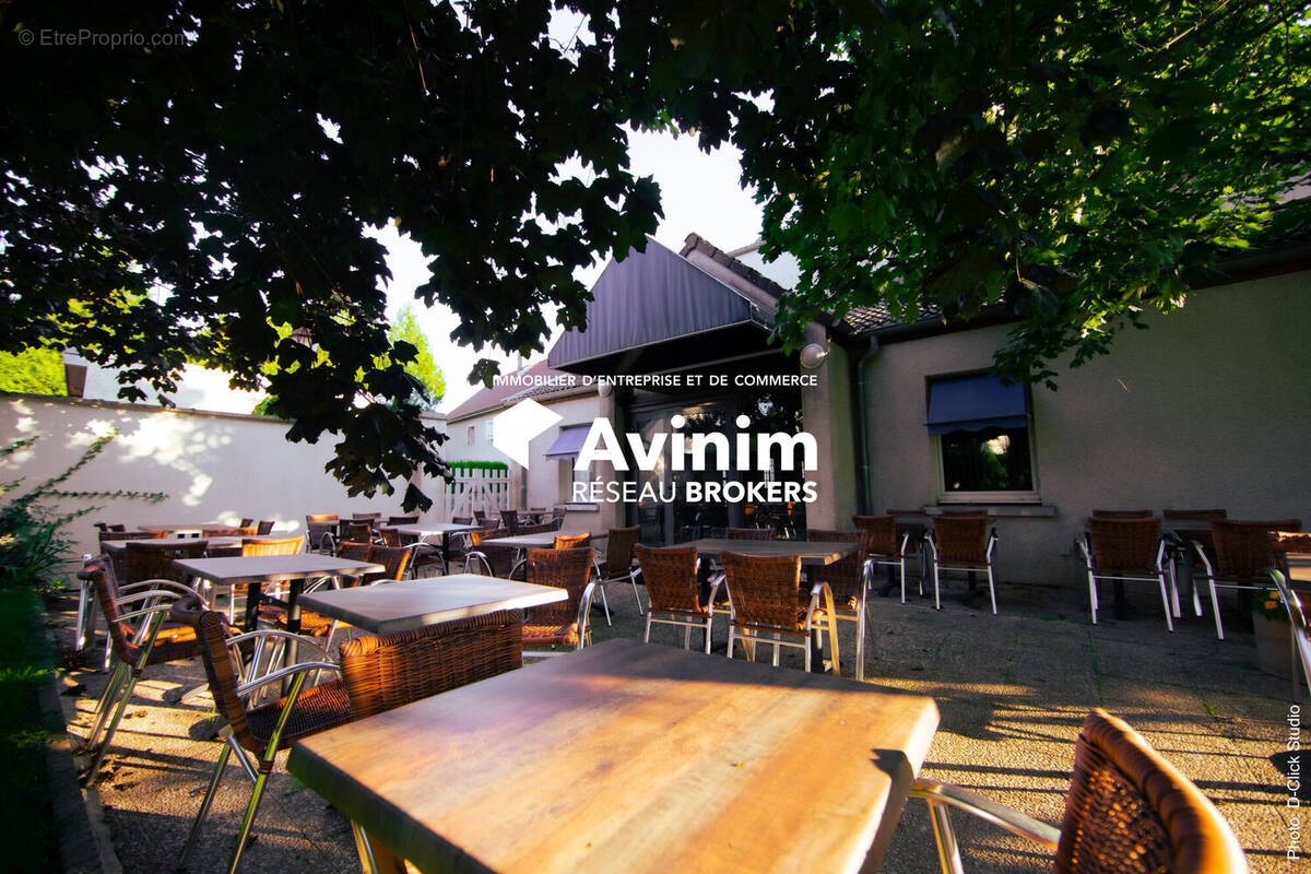 Commerce à ROCHEFORT-SUR-NENON