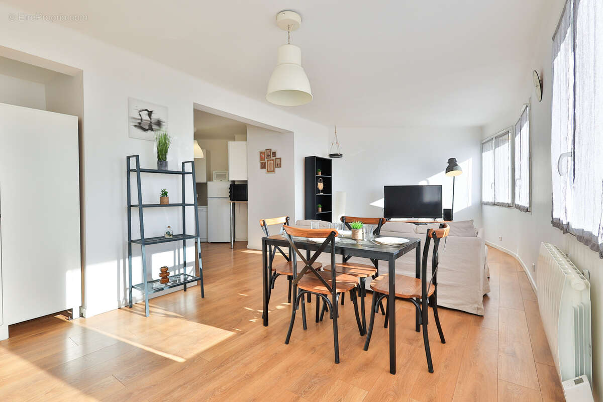 Appartement à LE REVEST-LES-EAUX