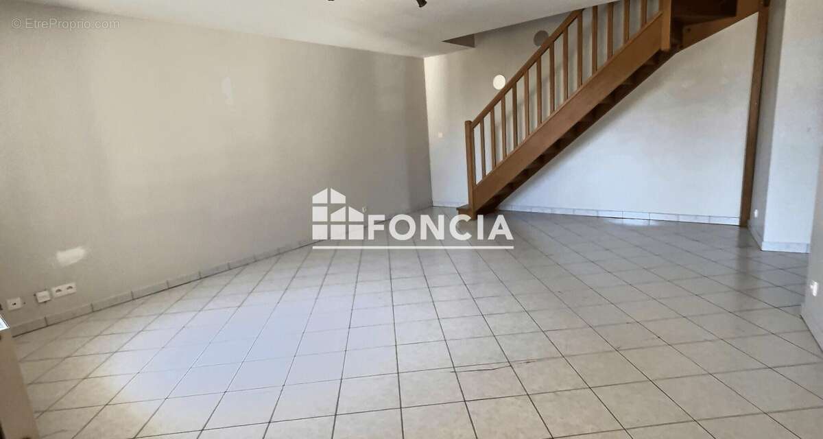 Appartement à CRAPONNE