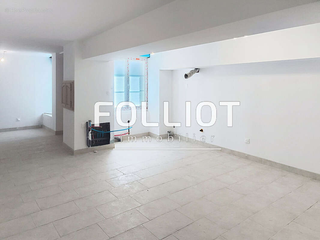A vende Maison Opportunité rare en plein coeur du centre-ville ! - photo 4