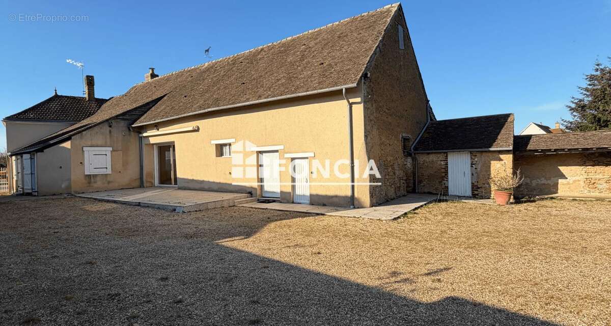 Maison à SAVIGNE-L'EVEQUE