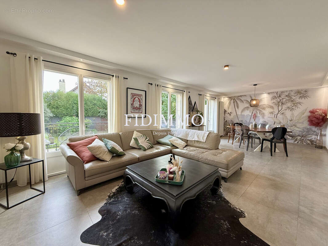 Maison à CHENNEVIERES-SUR-MARNE