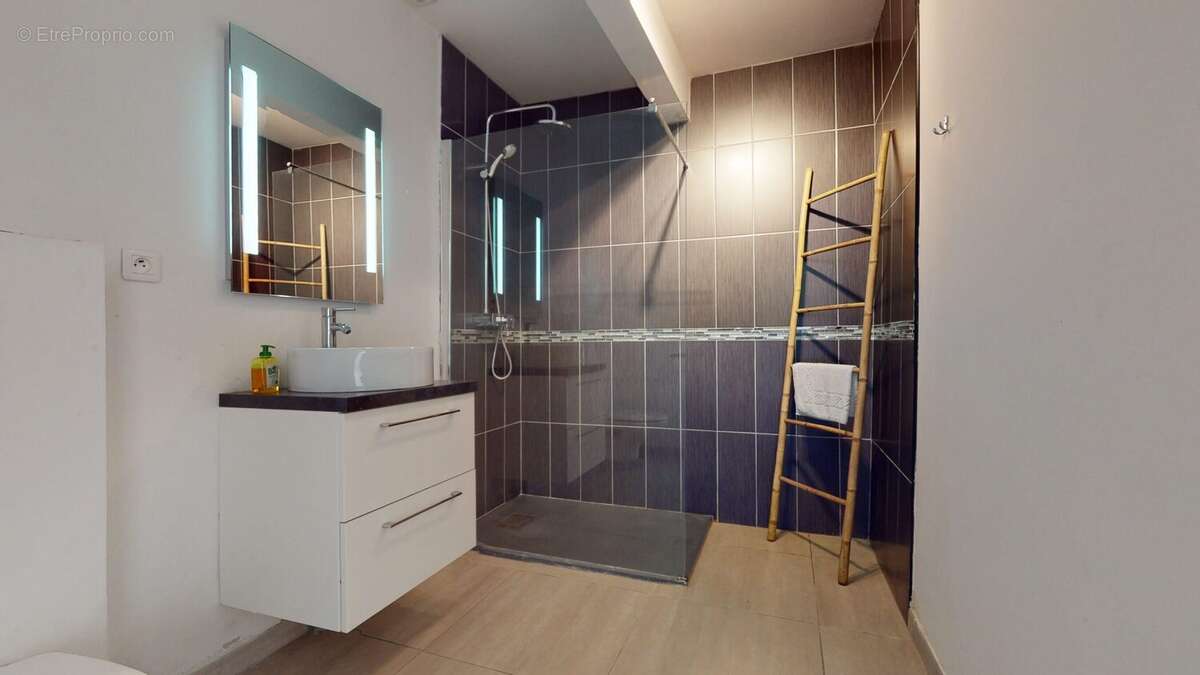 Maison à SAINT-JEAN-D&#039;EYRAUD