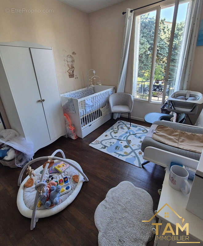 Appartement à SURESNES