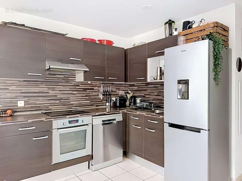 Appartement à ETREMBIERES
