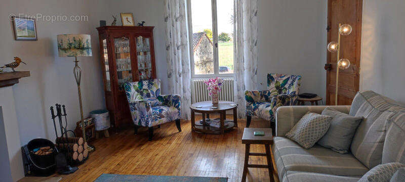 SALON - Maison à LORIGNE