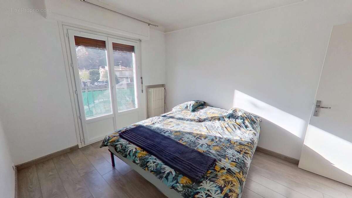 Appartement à CONTES