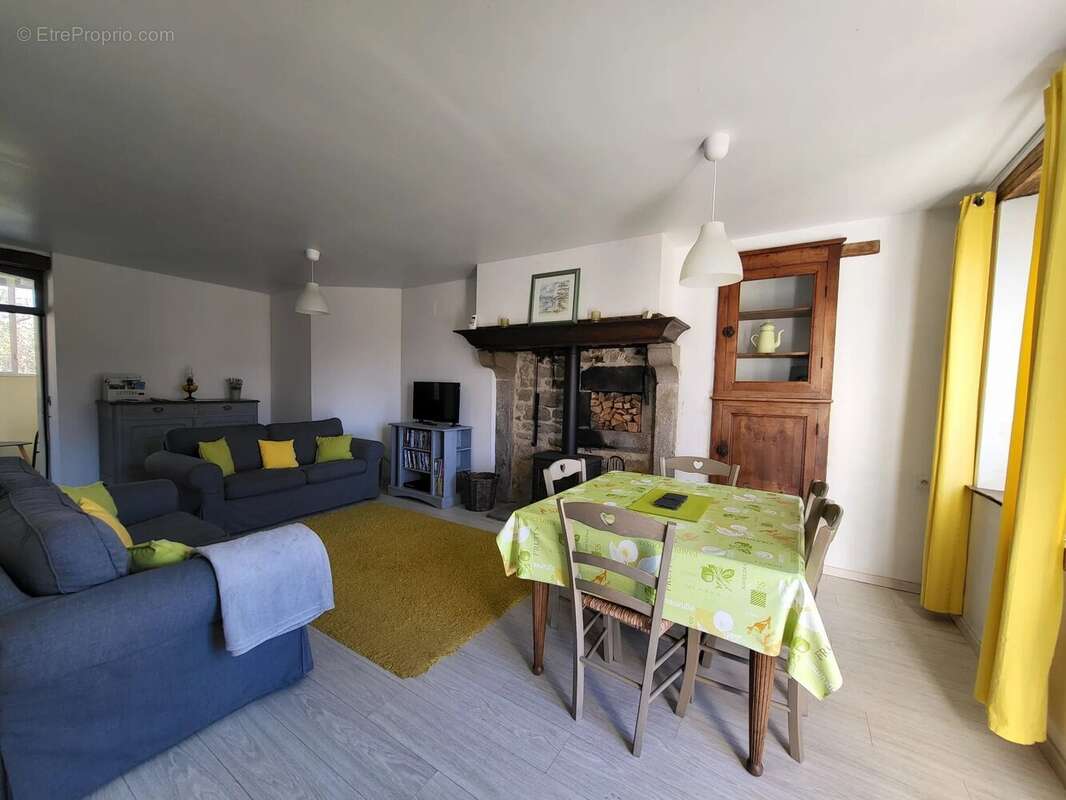 Maison à SAINT-PRIEST-LA-PLAINE