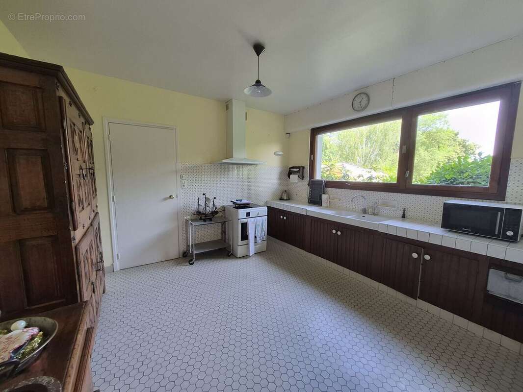 À vendre, proche de Trie-sur-Baïse (Hautes Pyrénées): Villa 5 chambres avec sous-sol, garage et piscine, nichée au cœur d'un jar - photo 8