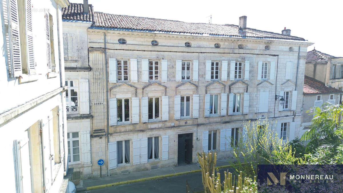 Maison à BARBEZIEUX-SAINT-HILAIRE