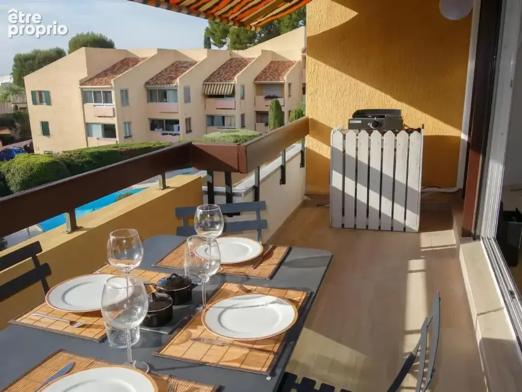 Superbe T2 avec vue mer dans résidence sécurisée avec piscine et parking - photo 3