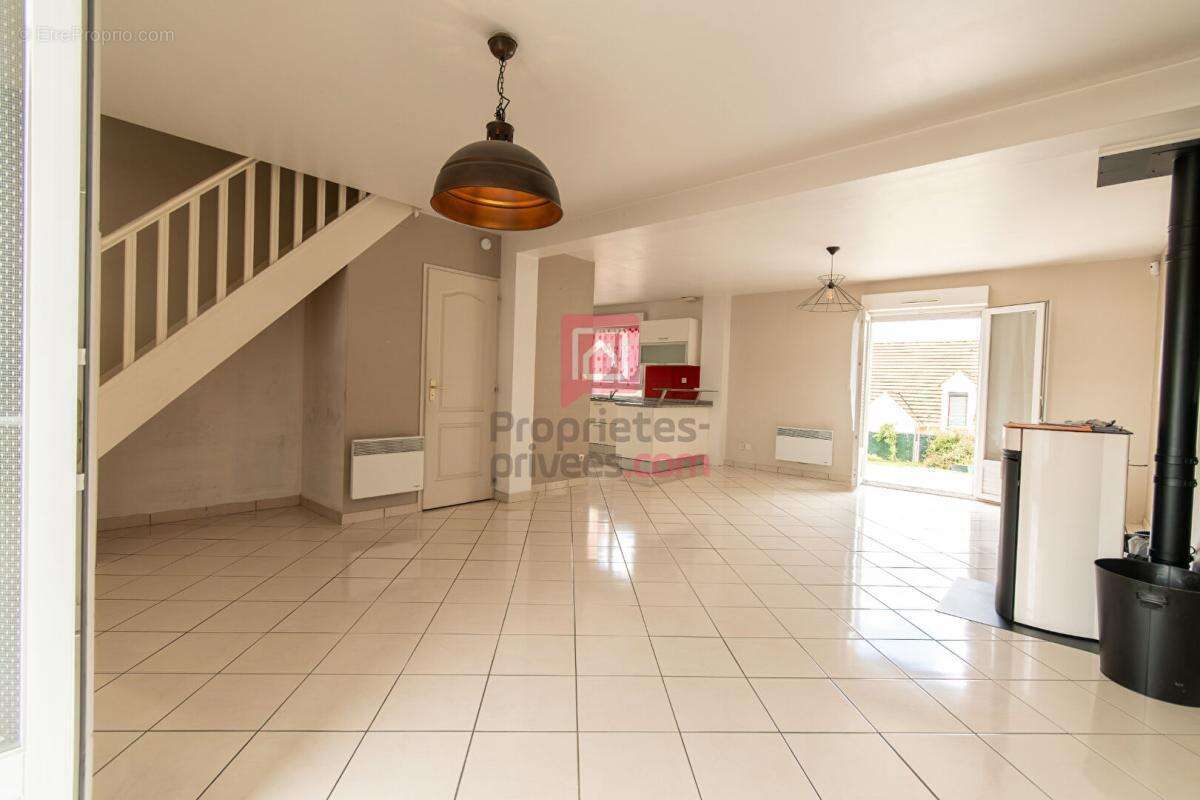MAREUIL-LÈS-MEAUX  Maison récente 4 chambres avec jardin de 600 m² - photo 3