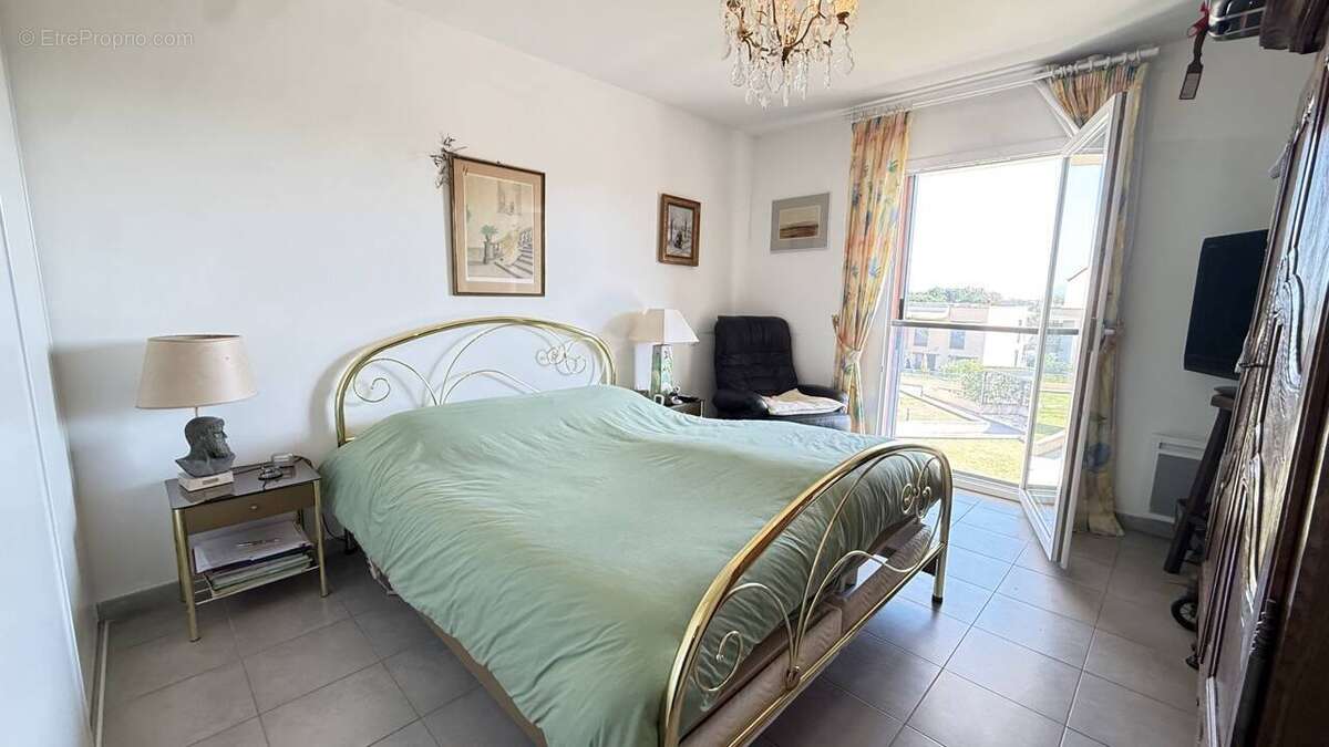 Appartement à ROQUEBRUNE-SUR-ARGENS