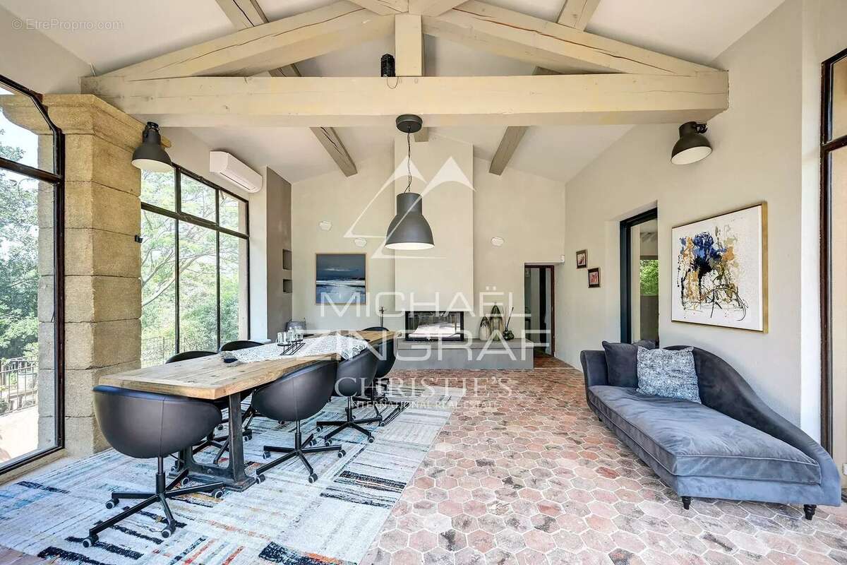 À quelques minutes du cœur d'Aix-en-Provence – Propriété d'exception de 12 pièces de 650 m² sur 1,2 hectares - photo 33