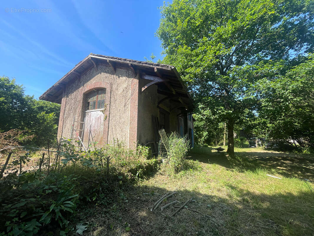CÔTES-D'ARMOR: Proche Guingamp. Une opportunité rare et remarquable. Ancienne gare bretonne à rénover. - photo 17