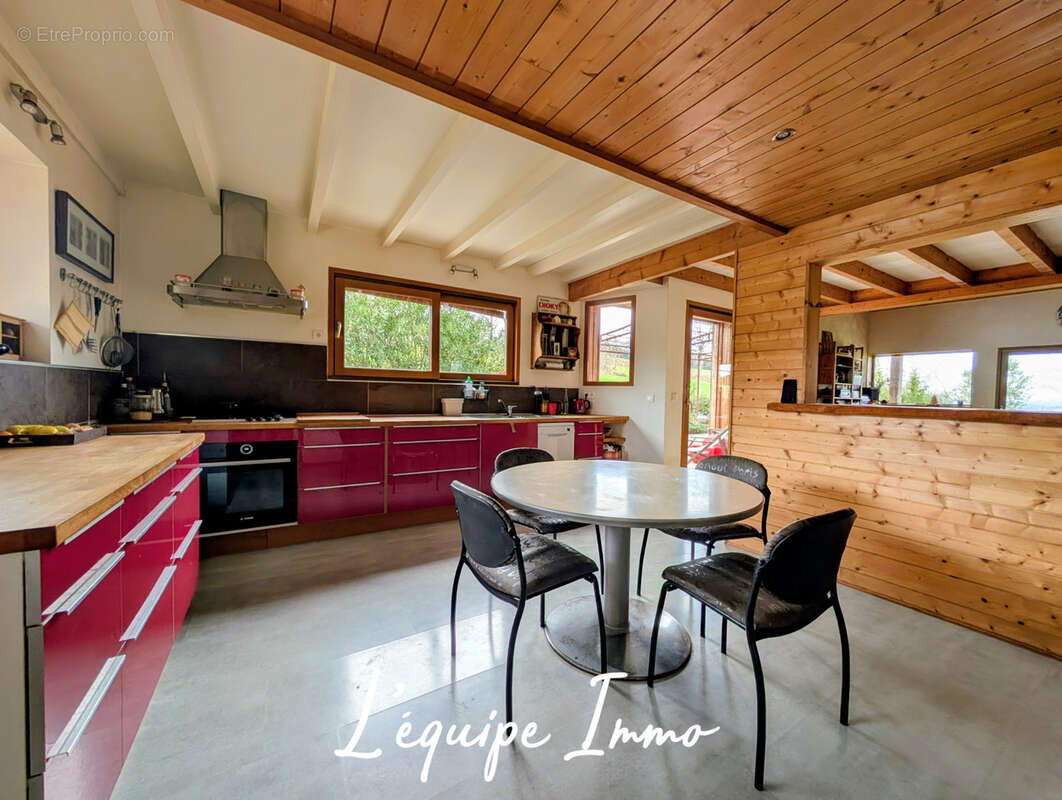 Maison à MONBLANC