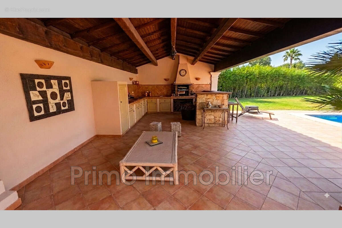 Maison 200 m² à Grimaud  - photo 3