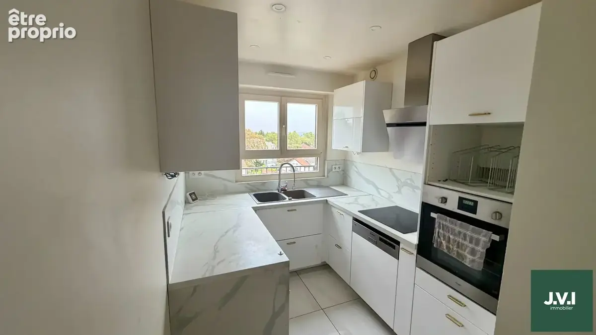 A VENDRE BAS MONTMORENCY Appartement 5 pièces 101m² - photo 8