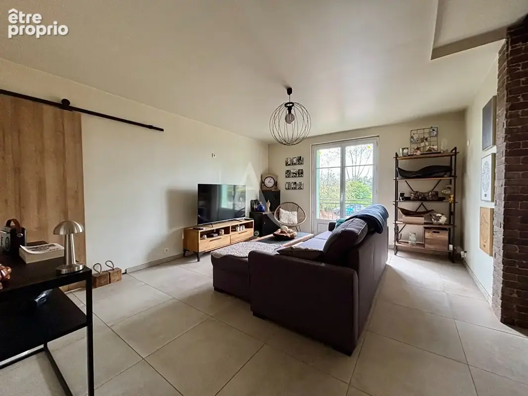 Maison rénovée avec sous-sol et dépendances - photo 2