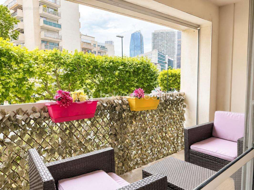 EXCLUSIVITÉ – Puteaux République  Appartement familial 113 m²  4 chambres possibles  Balcon  Cave  Parking  À 4 min du métro Lig - photo 9