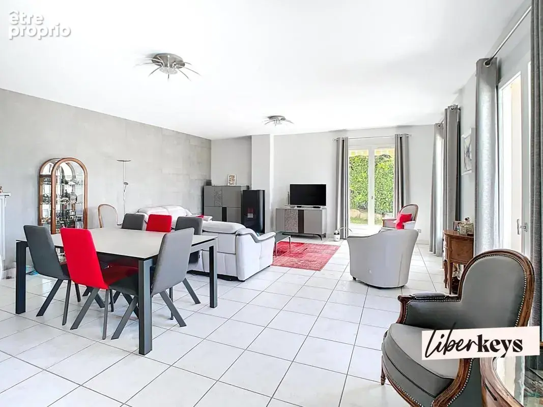 Fontaines Saint-Martin : maison 185m² vue dégagée, 5 chambres, terrain 890m², 2 box, cave, cellier - photo 6