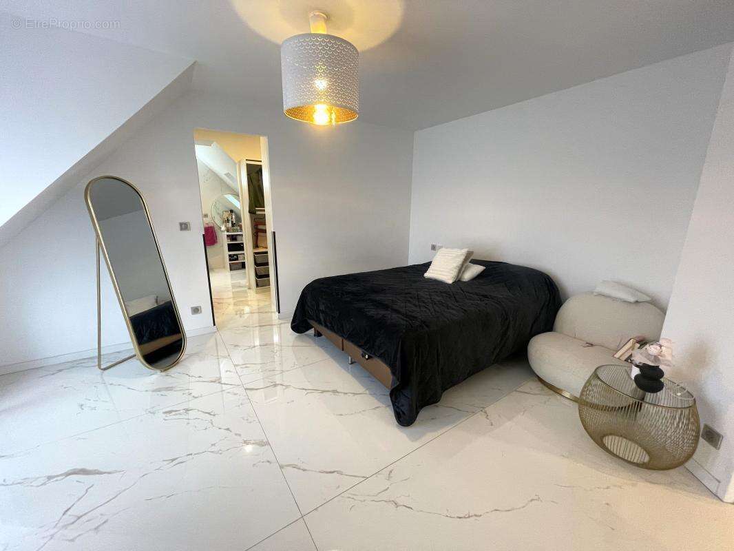 Maison à ROSNY-SUR-SEINE