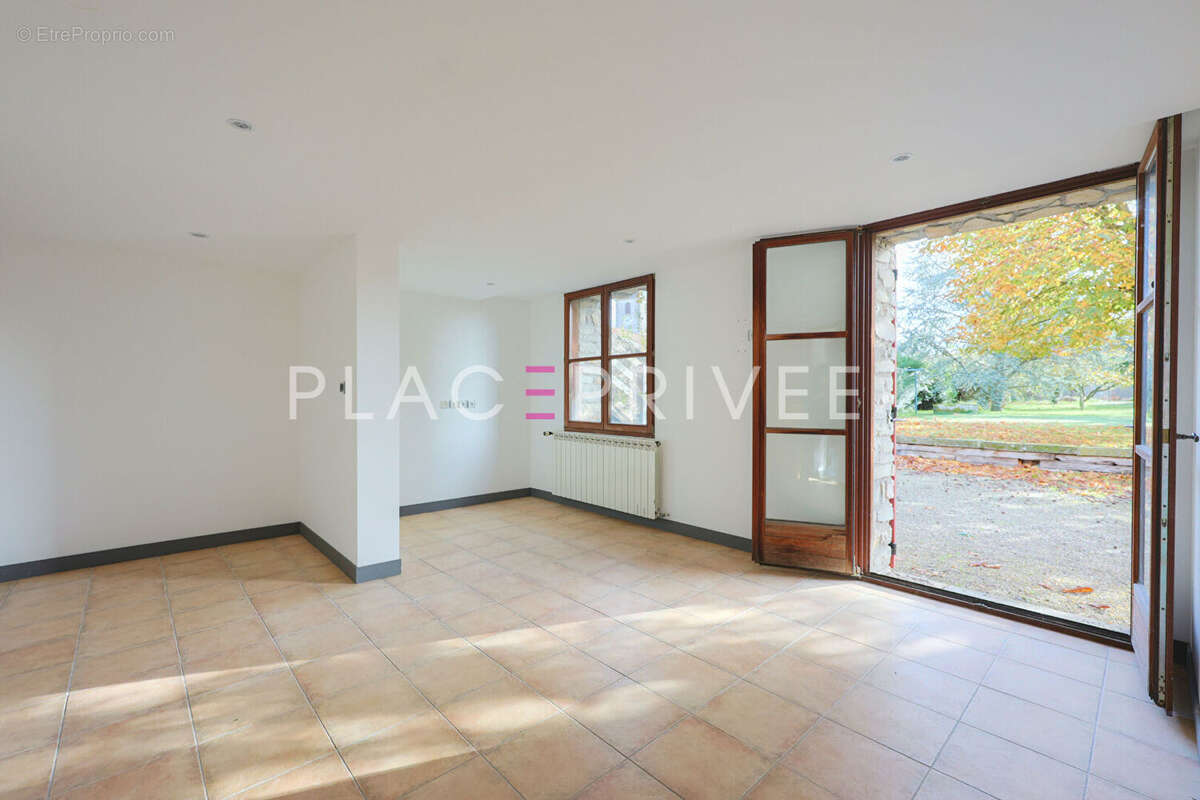 Maison 375 m² à Vincey  - photo 13
