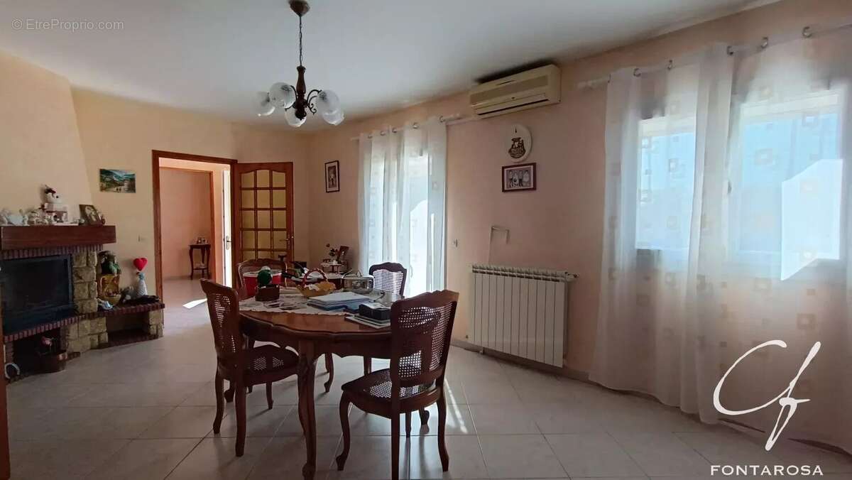 Maison à LE MUY
