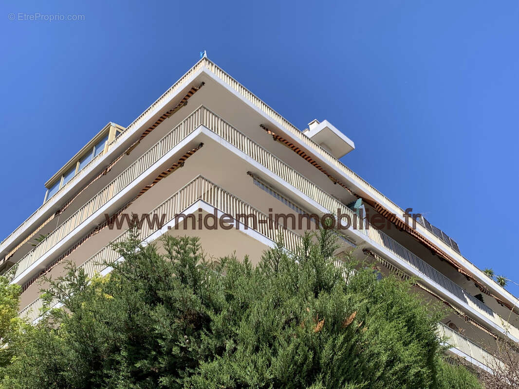 Corniche Fleurie - Dufy, 3 pièces 82 m2 + terrasse 41 m2 large vue mer, cave, possibilité garage à 405000 euro - photo 3