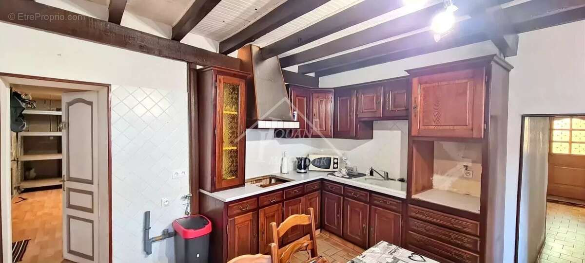 Maison à AINAY-LE-CHATEAU