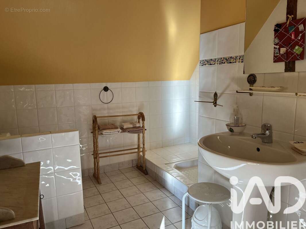 Maison 182 m² à Bauge  - photo 8
