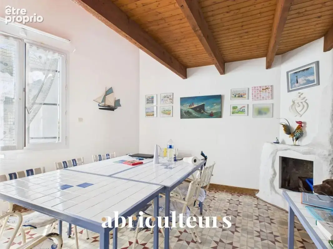 Maison avec grand terrain et dans le centre ville en vente à La Barre-de-Monts (85550) - photo 6