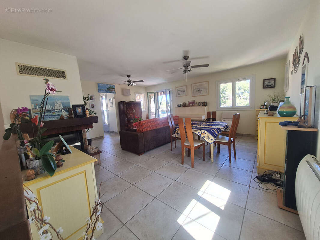 * Vue Mer  imprenable* Maison 5 Pièces avec 3 Chambres * Terrasse et Piscine * Garage * (83430) SAINT MANDRIER SUR MER - photo 8