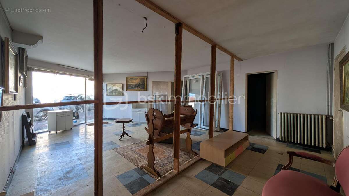 Commerce à PONT-L&#039;ABBE-D&#039;ARNOULT