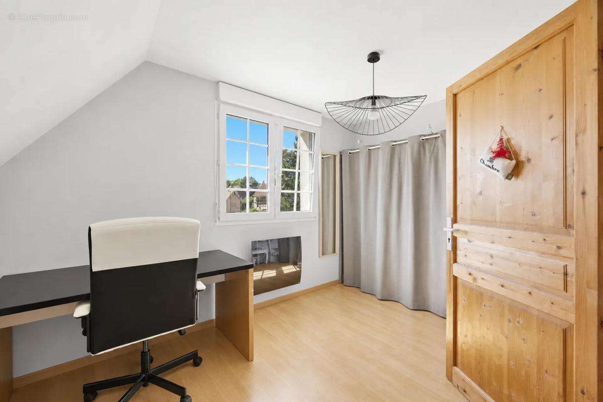 Propriété familiale de 185 m² avec piscine, sans vis-à-vis - photo 13