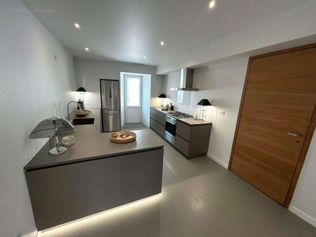 Maison à SAINT-CHRISTOLY-DE-BLAYE