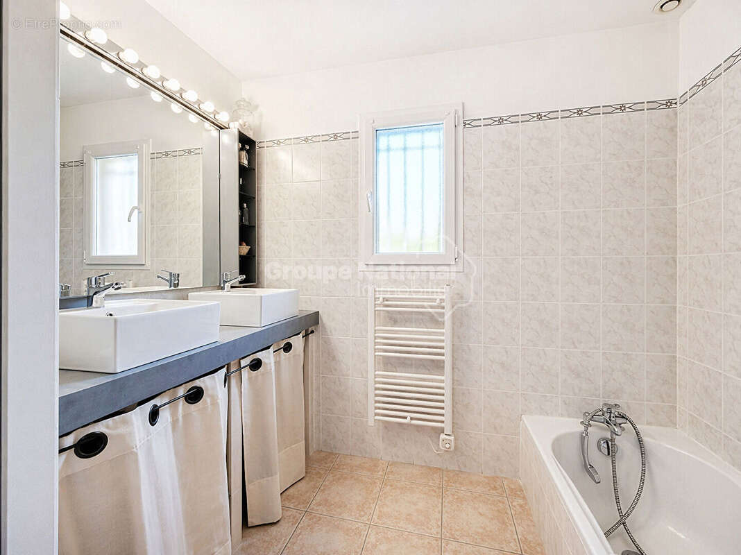 Maison à MONTSEGUR-SUR-LAUZON