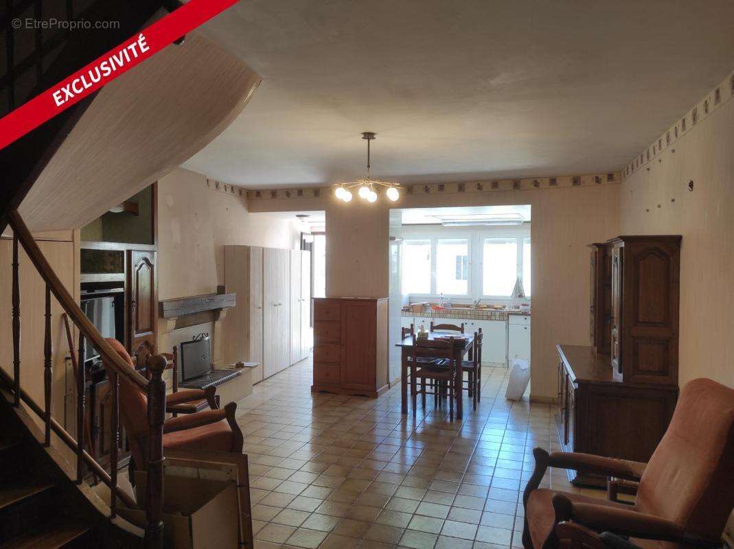 Maison à SAINT-JEAN-D'ANGELY