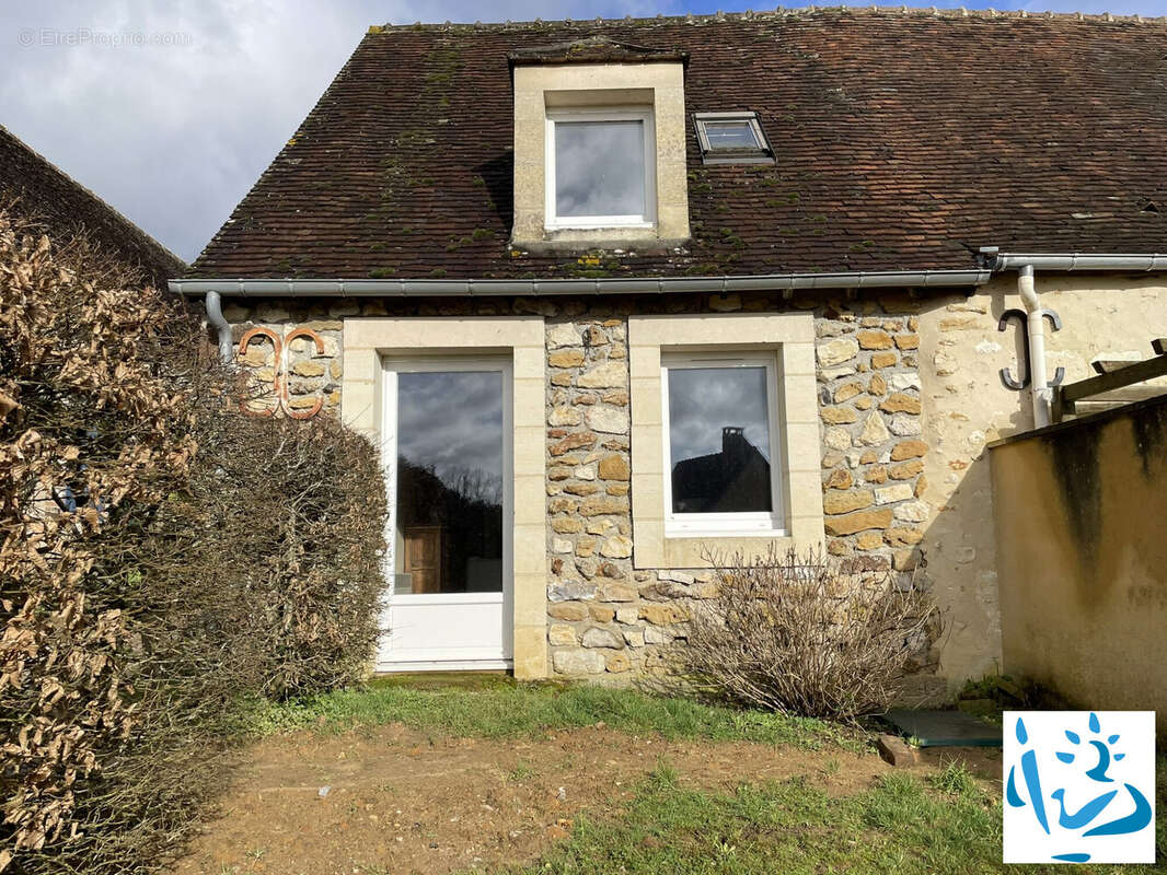 Maison à LA CHAPELLE-MONTLIGEON