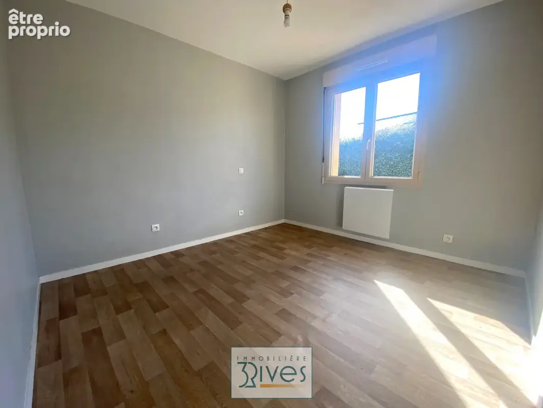 Maison de plain-pied avec jardin et garage — Bécon-les-Granits - photo 4