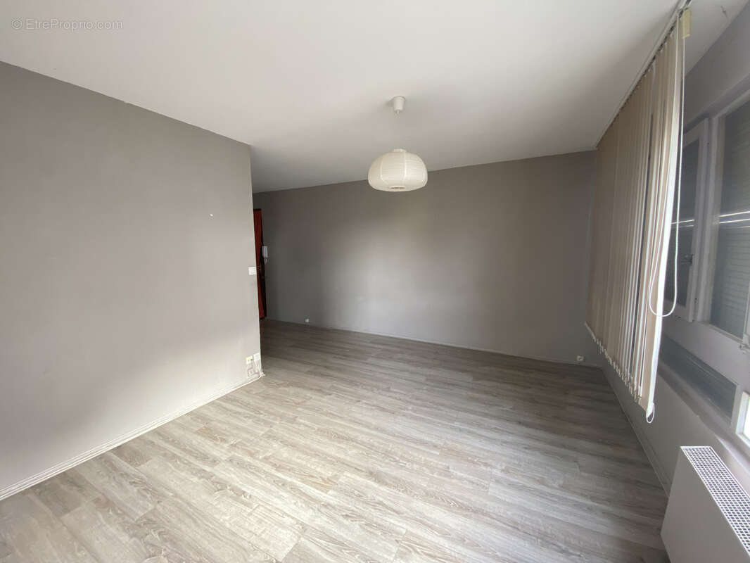 Appartement à PIERRE-BENITE