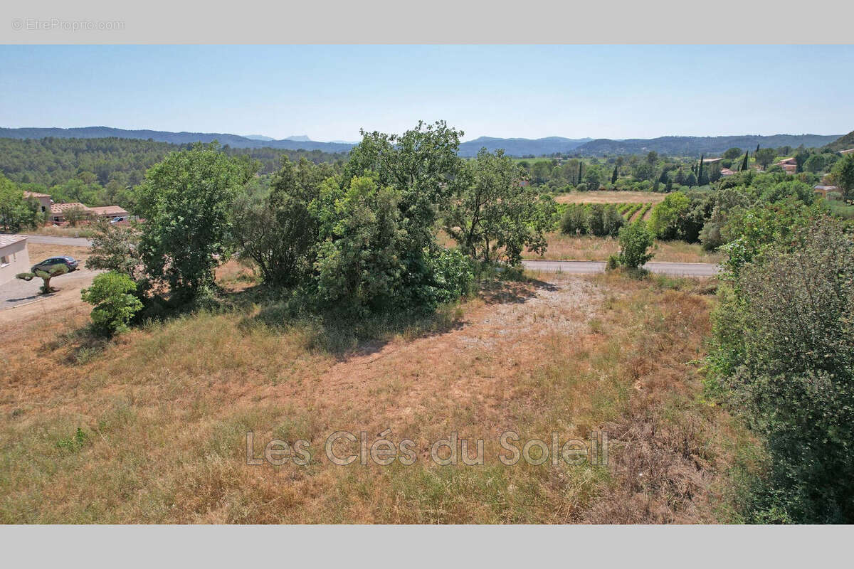 Terrain 1890 m² à Carces  - photo 2