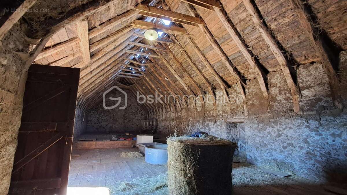 Corps de ferme à rénover sur la commune de Chalinargues - photo 10