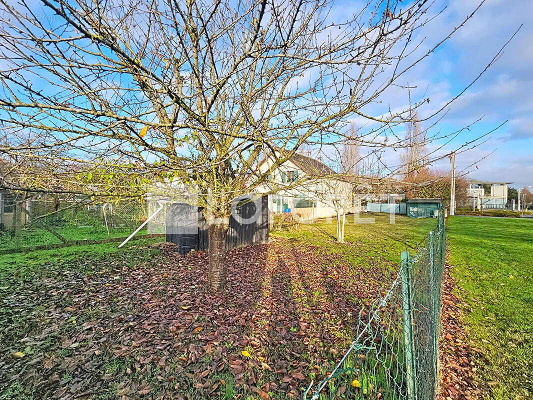 Terrain à MOISSY-CRAMAYEL