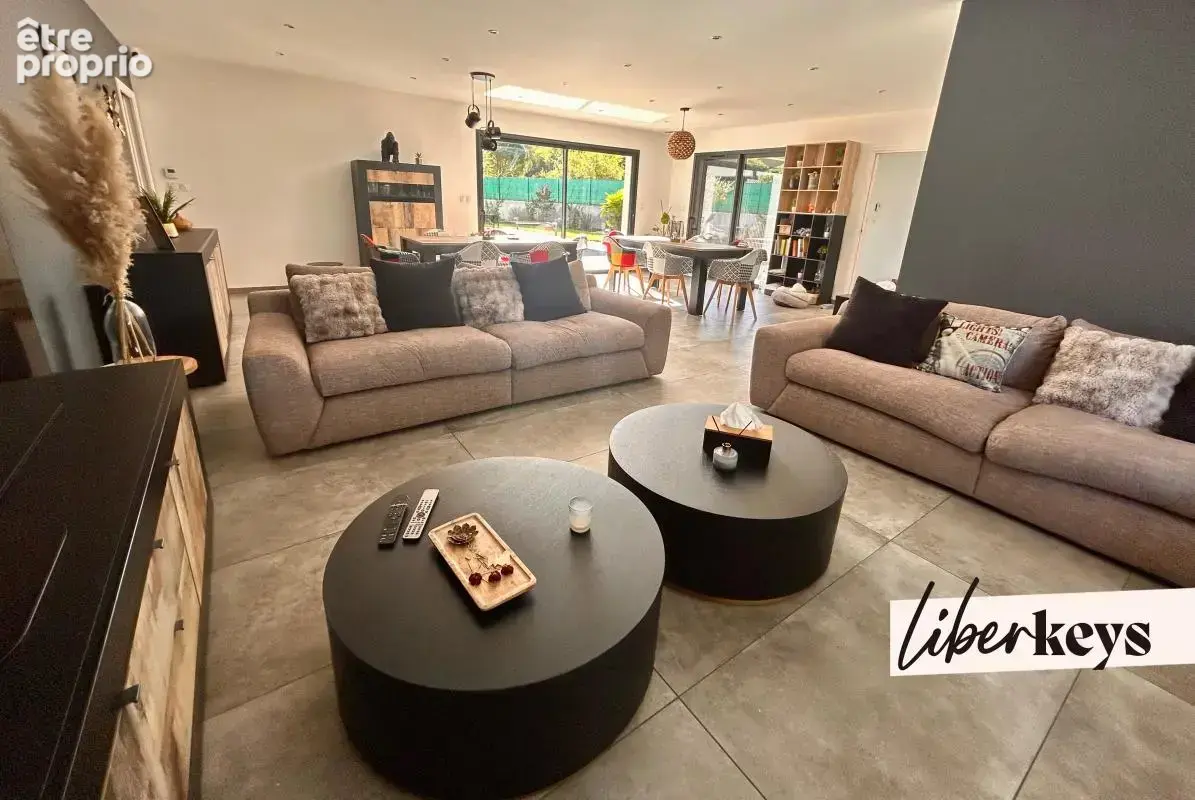 Maison contemporaine de plain-pied – 200 m² – 10 pièces – Parnans - photo 4