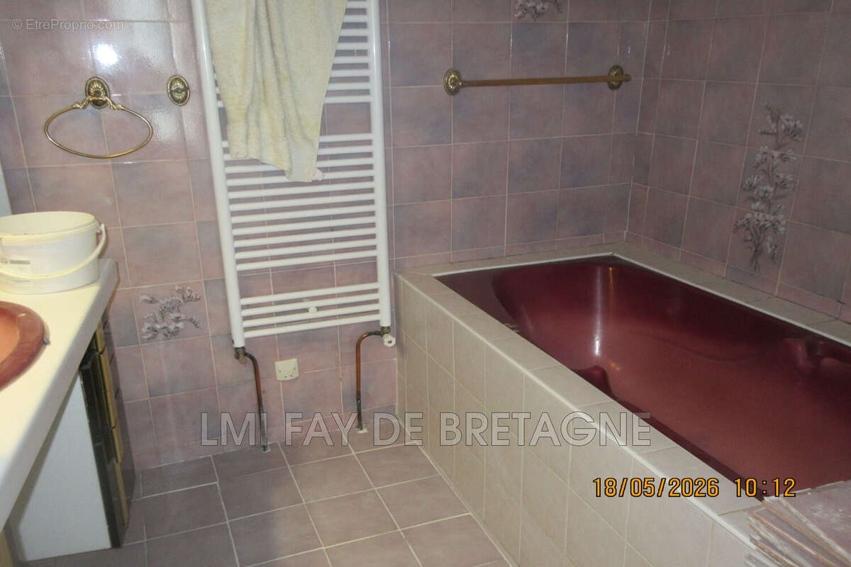 Maison 169 m² à Saint-Etienne-De-Montluc  - photo 8